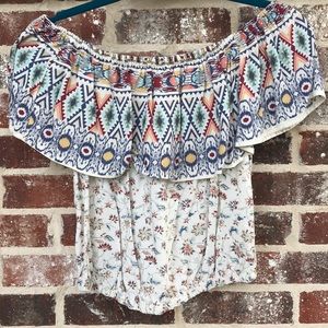 Cropped, off the shoulder patterned top!